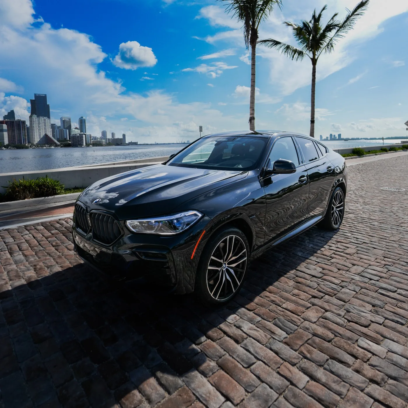 BMW X6 M50i 2023 in Miami, photo 3