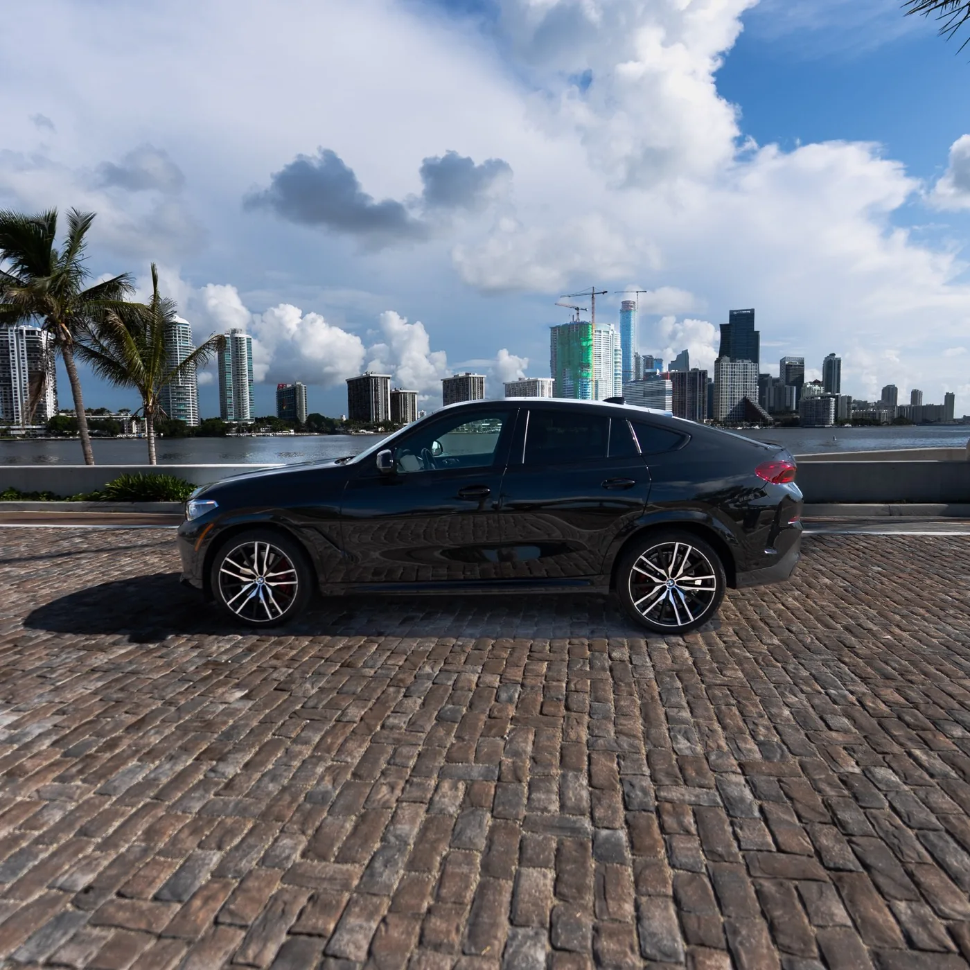 BMW X6 M50i 2023 in Miami, photo 4