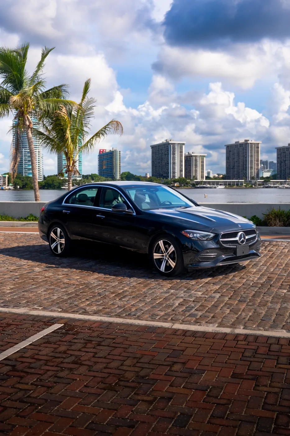Mercedes-Benz C300 2025 in Miami, photo 4